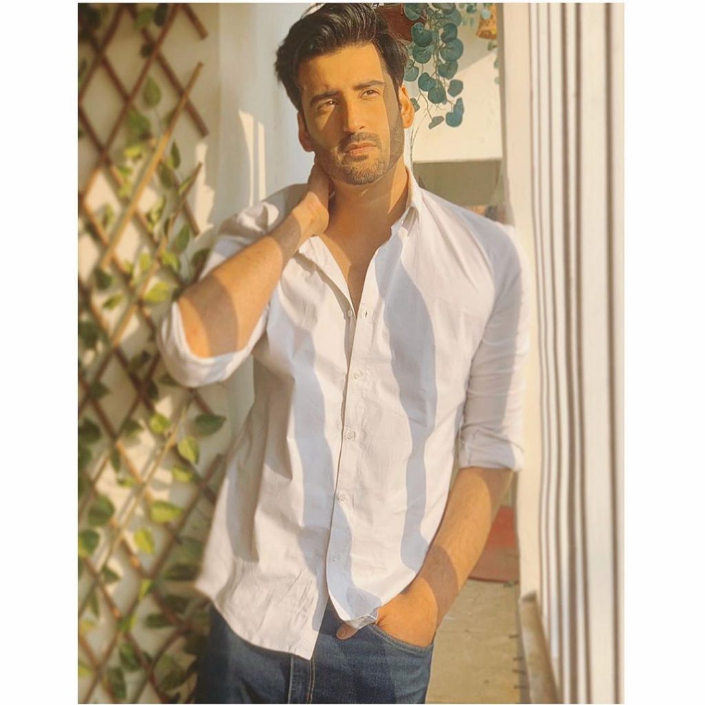 Delightful Poses of Agha Ali That Depict Perfection!