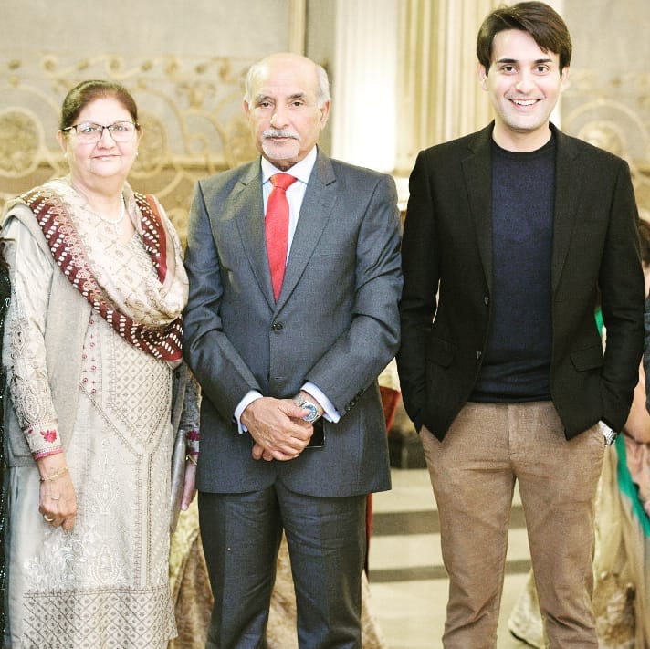 Rare Seen Family Pictures of Affan Waheed