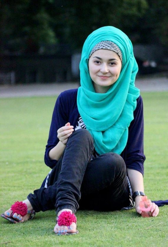 Hania Aamir Opens Up About Wearing A Hijab | Reviewit.pk