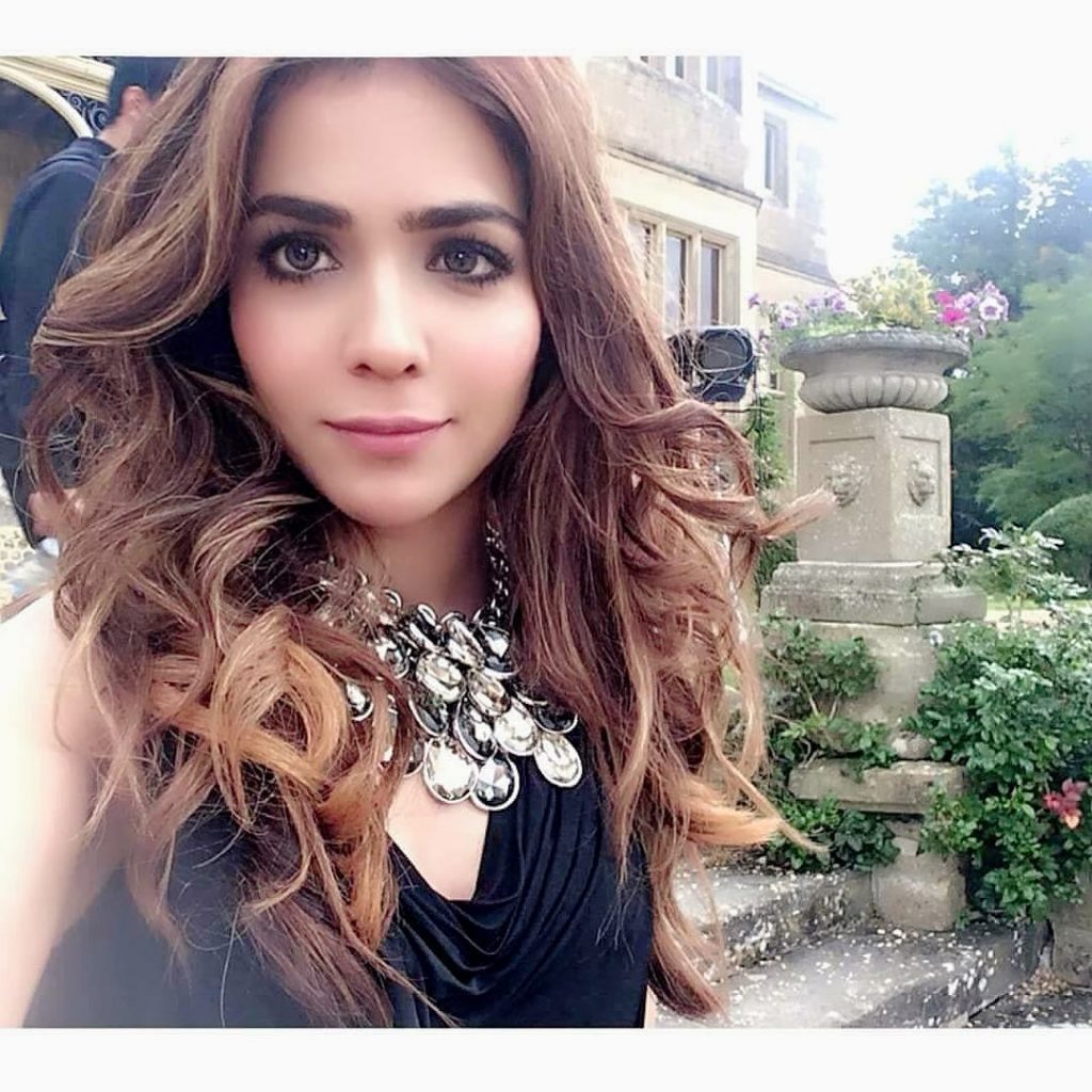 Latest pictures Of Humaima Malick Spending Time With Immediate Family!