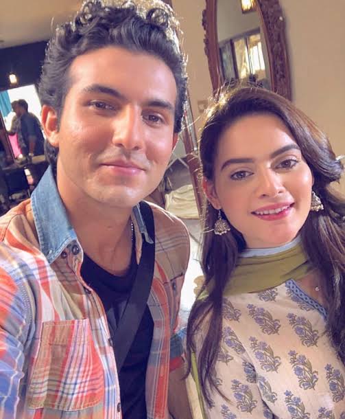 Teasers Of Minal Khan, Shahroz Sabzwari Starrer 'Nand' Out Now