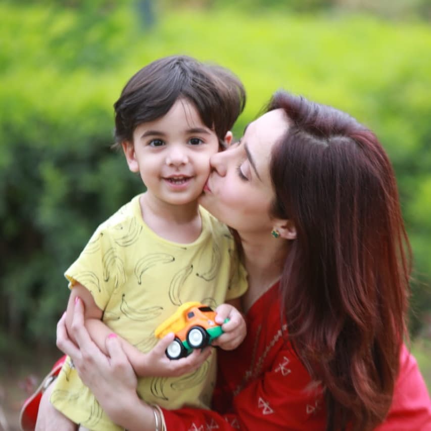 Happy Pictures of Juggan Kazim with Her Family and Friends