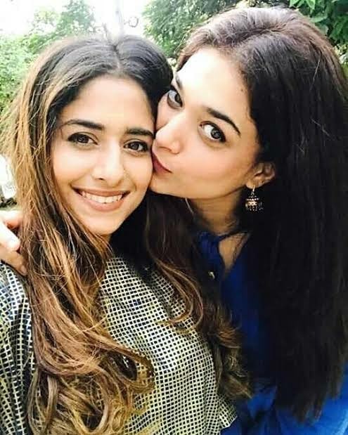 Latest Pictures of Sanam Jung with her Close Friends and Family