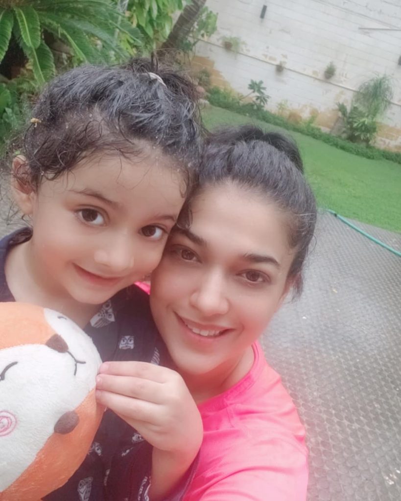 Latest Pictures of Sanam Jung with her Close Friends and Family