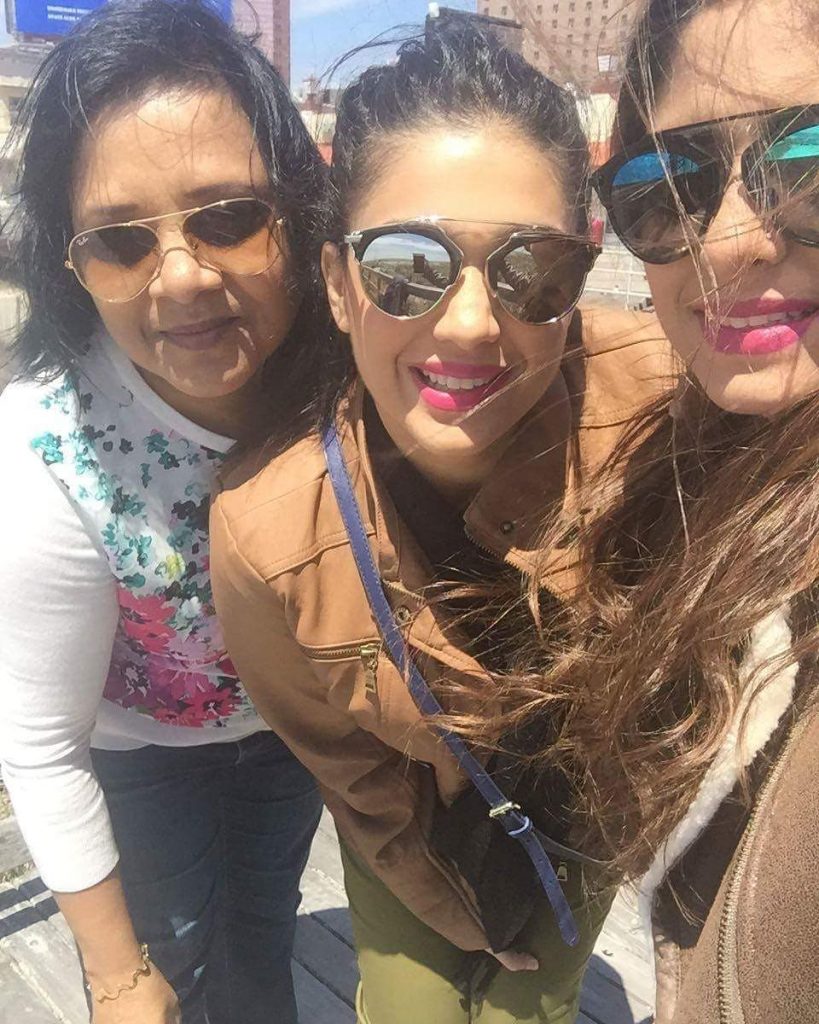 Latest Pictures of Sanam Jung with her Close Friends and Family