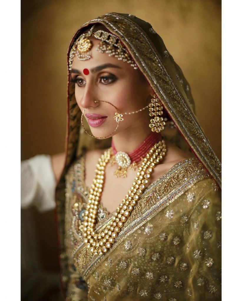 Sparkling Pictures of Mashal Khan in Golden Dresses