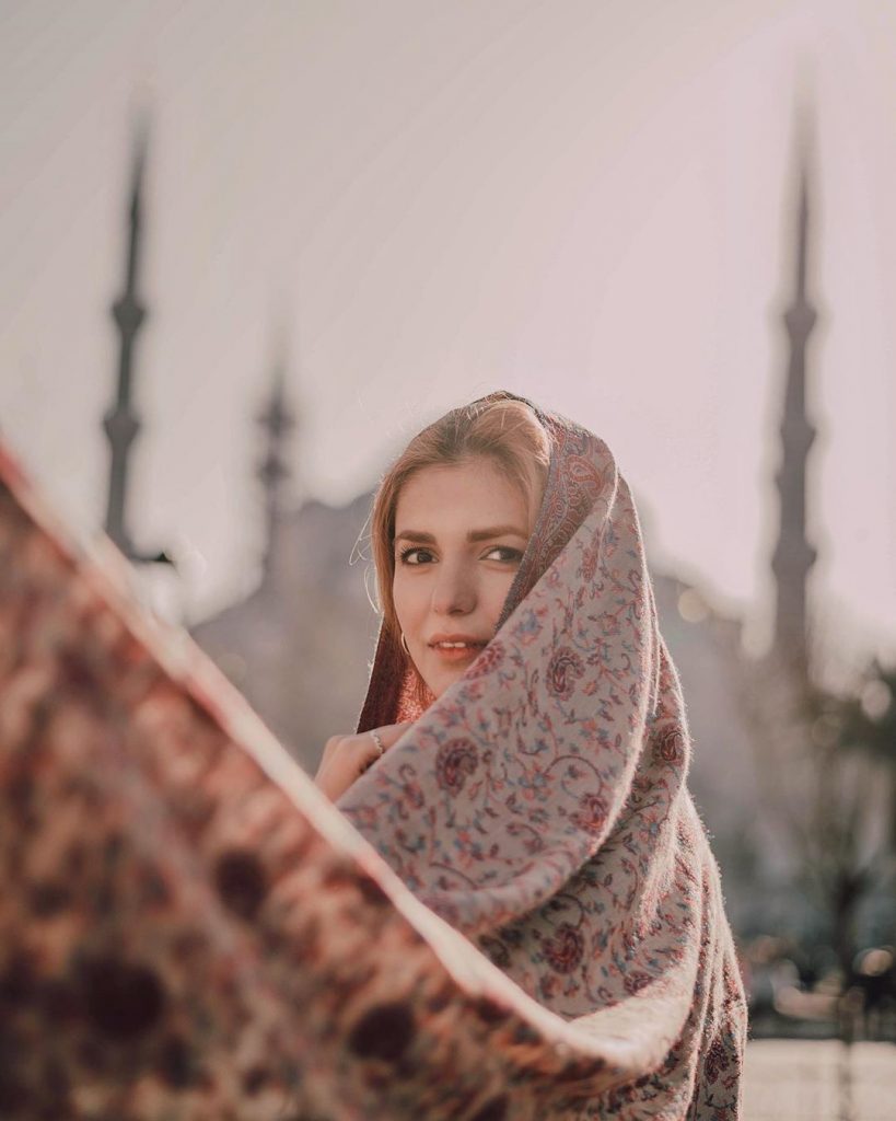 Classy Pictures of Momina Mustehsan From All Over The World