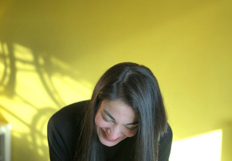 Beautiful Solo Pictures of Muniba Mazari