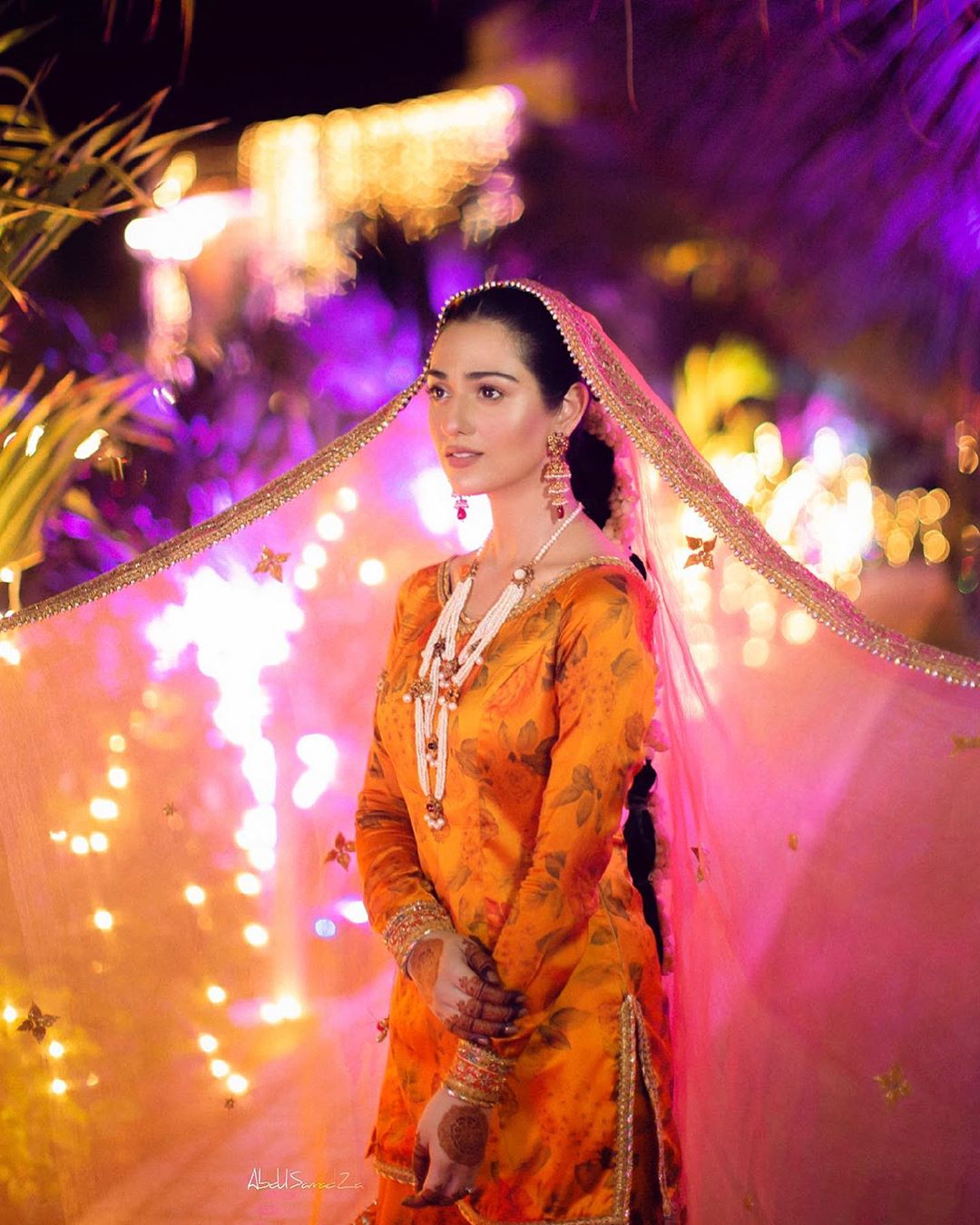 Sarah Khan and Falak Shabbir New Clicks from their Mehndi