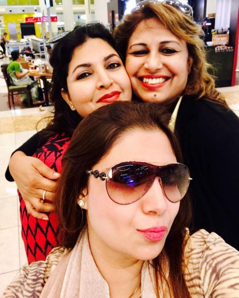 Dazzling Pictures of Shagufta Ejaz with Her Family