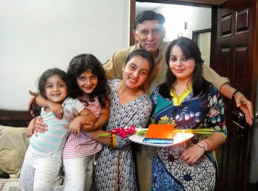 Dazzling Pictures of Shagufta Ejaz with Her Family