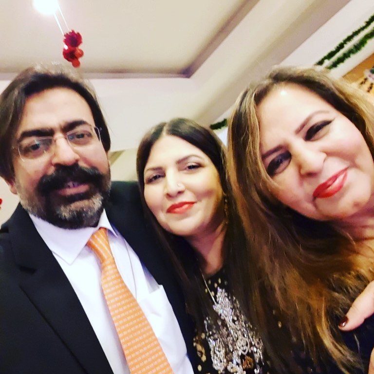 Dazzling Pictures of Shagufta Ejaz with Her Family