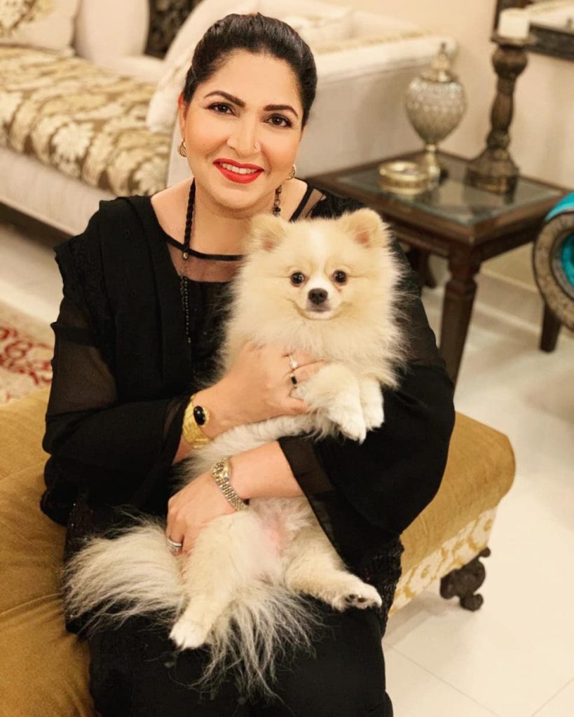 Dazzling Pictures of Shagufta Ejaz with Her Family