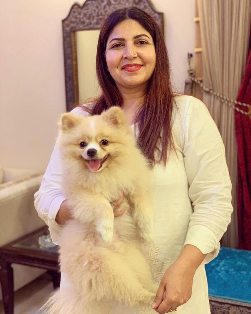 Dazzling Pictures of Shagufta Ejaz with Her Family