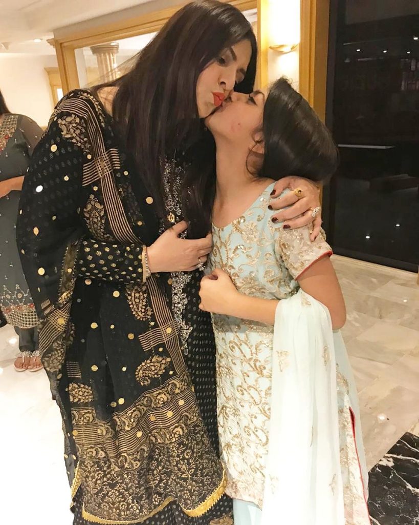 Dazzling Pictures of Shagufta Ejaz with Her Family