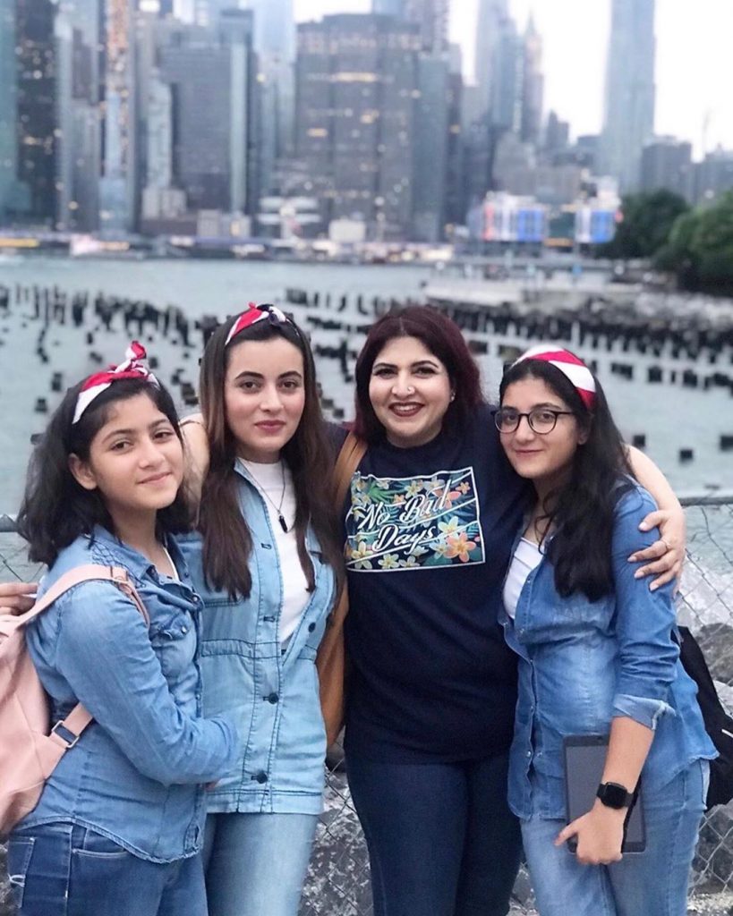 Dazzling Pictures of Shagufta Ejaz with Her Family