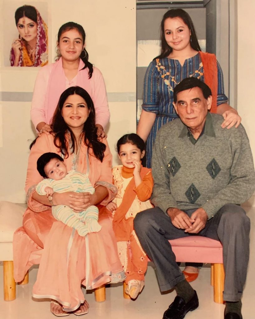 Dazzling Pictures of Shagufta Ejaz with Her Family