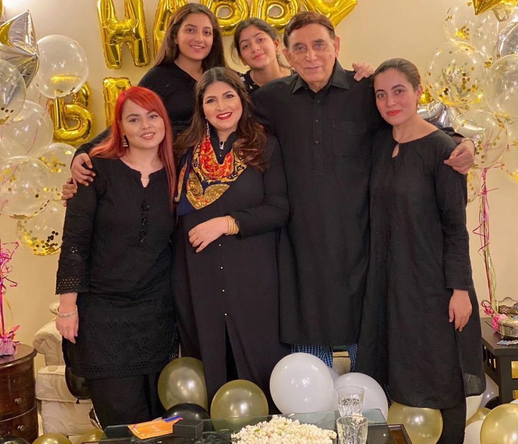 Dazzling Pictures of Shagufta Ejaz with Her Family