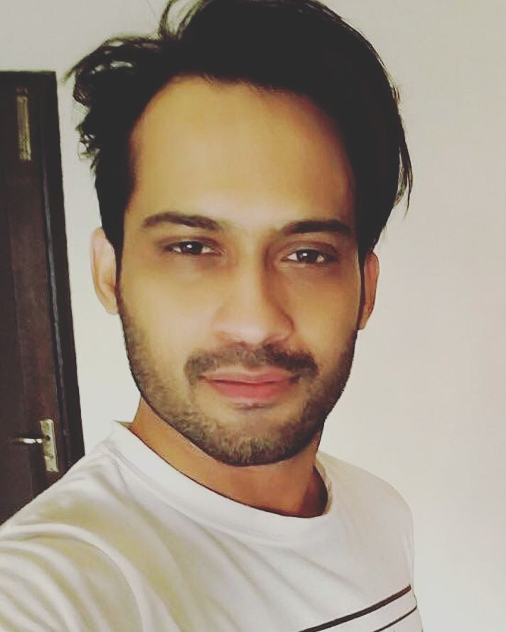 25 Styles of Waqar Zaka That Helped Him Evolved as a Star