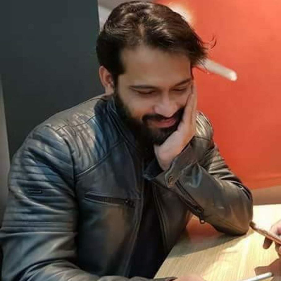 25 Styles of Waqar Zaka That Helped Him Evolved as a Star