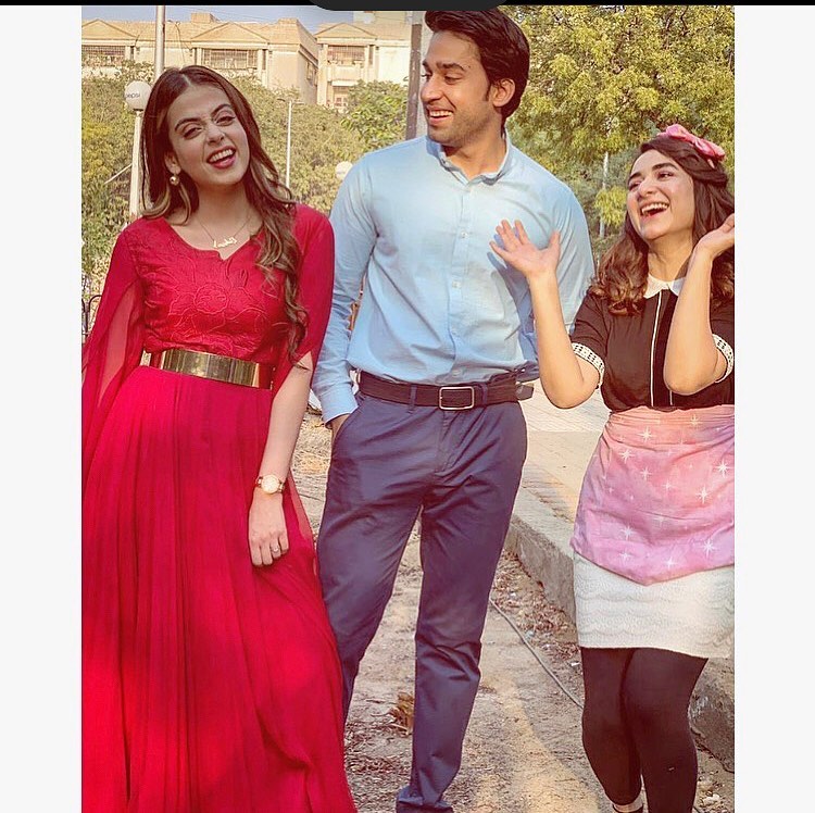 Yumna Zaidi Shared BTS Pictures From The Set Of Pyar Kay Sadqay