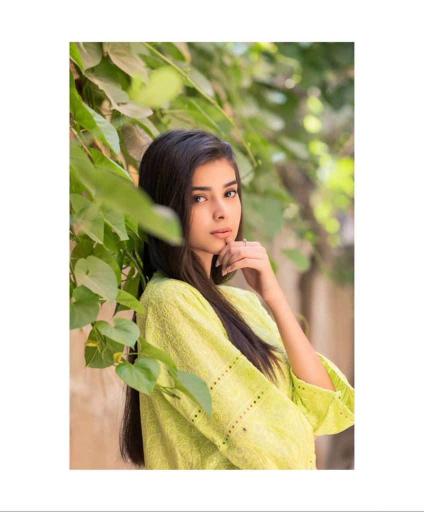 Beautiful Candid Photos of Zainab Shabbir