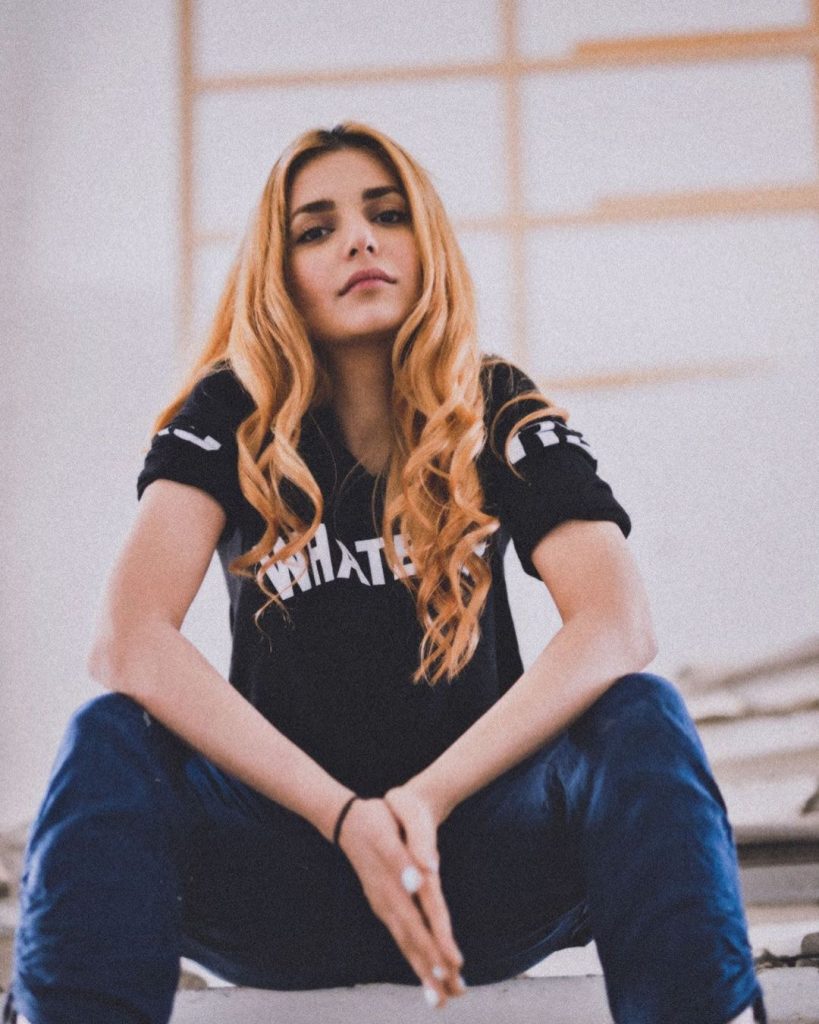 40 Amazing Pictures of Momina Mustehsan