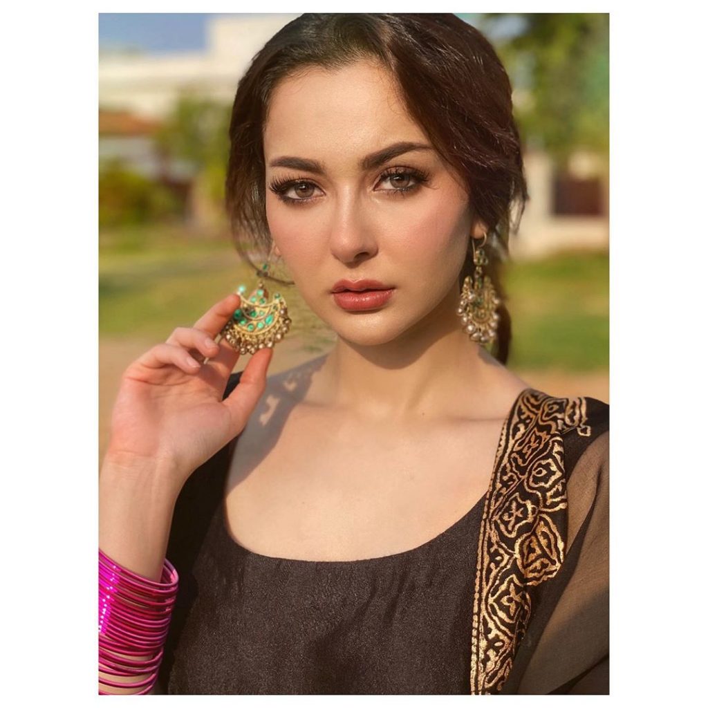 Hania Amir Looks Magnificent In Latest Shoot Reviewit.pk