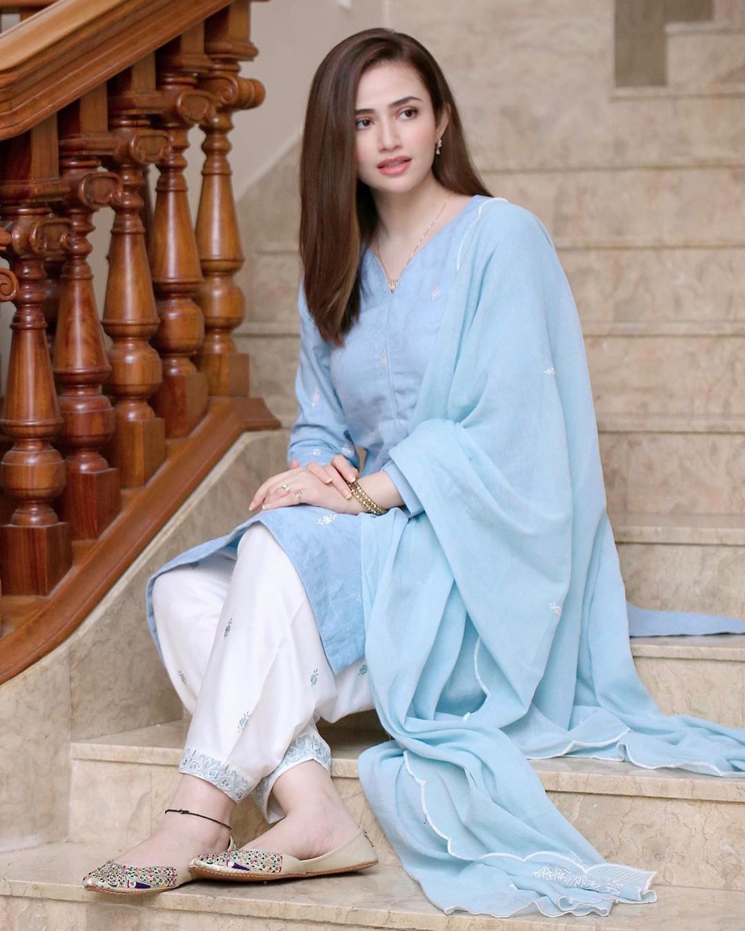 Recent Beautiful Clicks Of Actress Sana Javed | Reviewit.pk