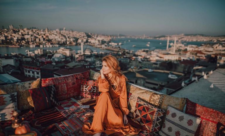 40 Amazing Pictures of Momina Mustehsan