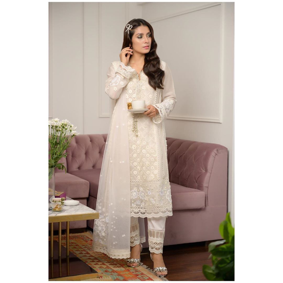 Ayeza Khan is Looking Gorgeous in her Eid Day 3 Pictures