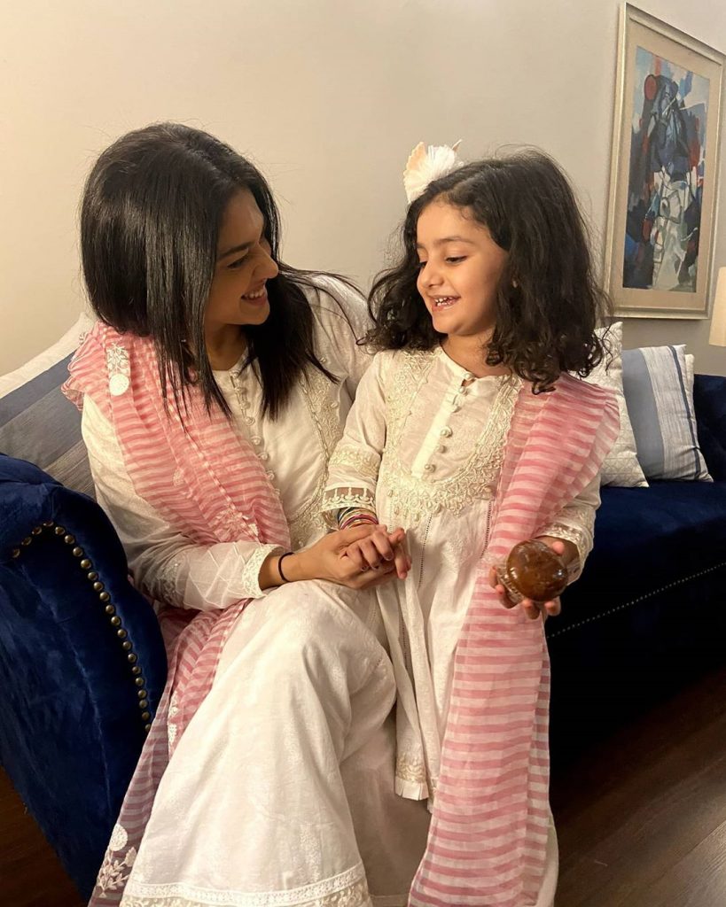 Adorable Video Of Sanam Jung With Daughter