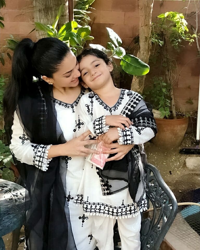 Adorable Video Of Sanam Jung With Daughter