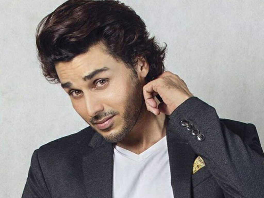 Ahsan Khan Shared Pictures From 14th August Ceremony | Reviewit.pk