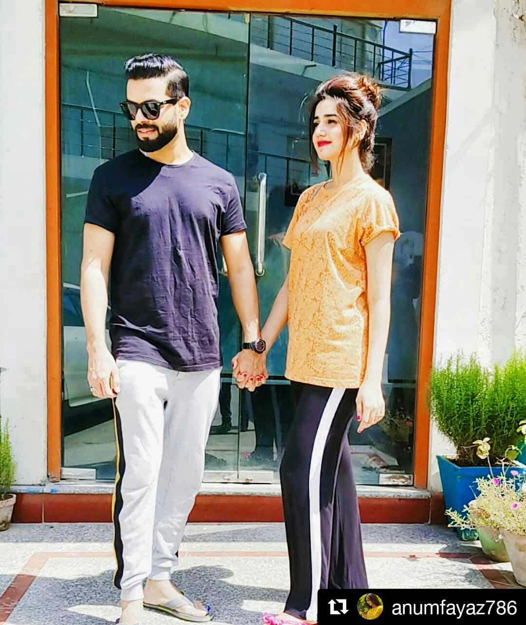 Actress Anum Fayaz Latest Pictures with her Husband and Son