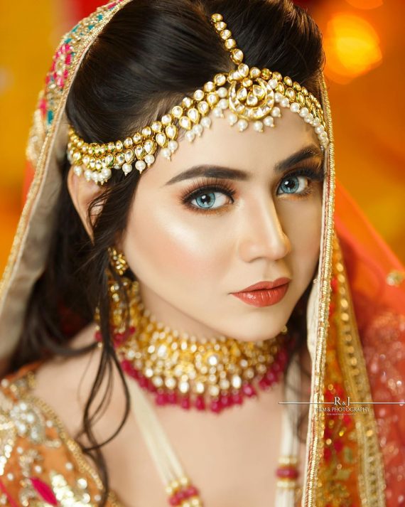 Famous Tik Toker Areeka Haq Latest Bridal Photo Shoot | Reviewit.pk