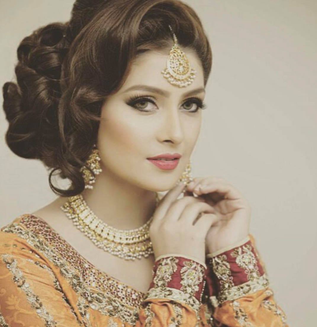 10 Worst Make-up Looks of Ayeza Khan