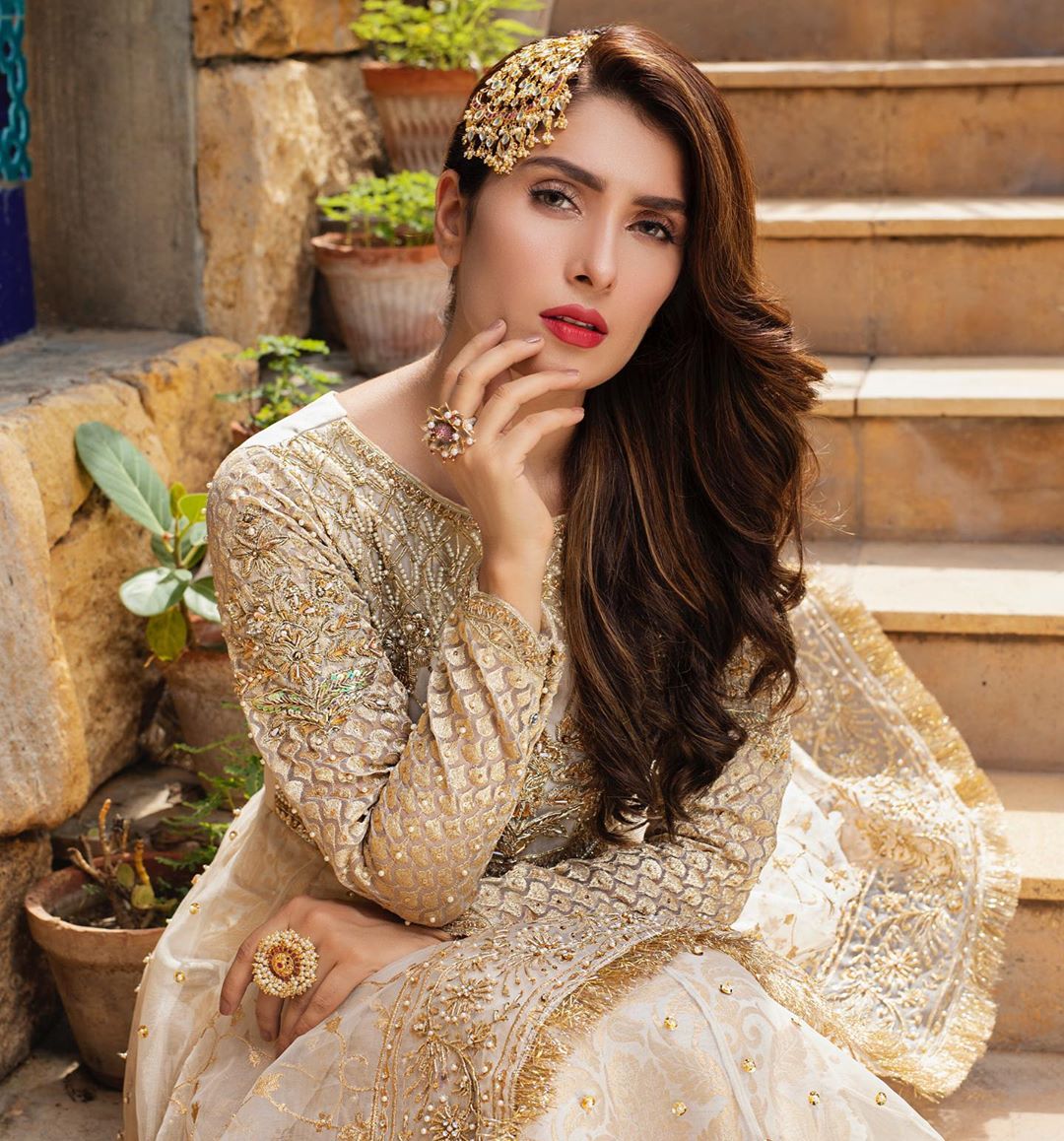 Ayeza Khan Latest Shoot for RJ-Pret