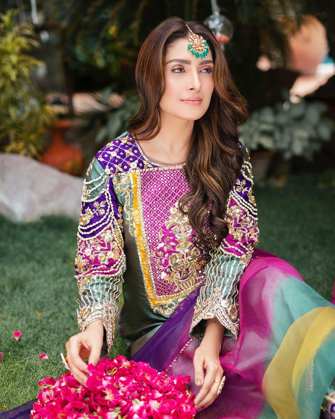 Ayeza Khan Looking Gorgeous in Latest Shoot for RJ’s Pret