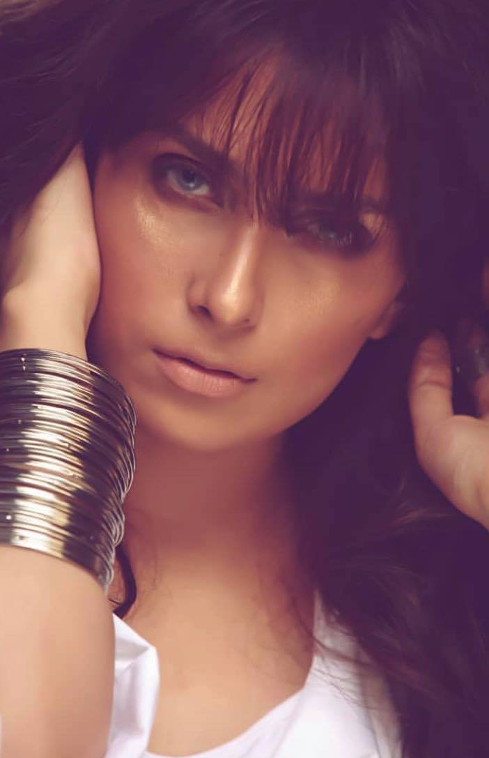 10 Worst Make-up Looks of Ayeza Khan | Reviewit.pk
