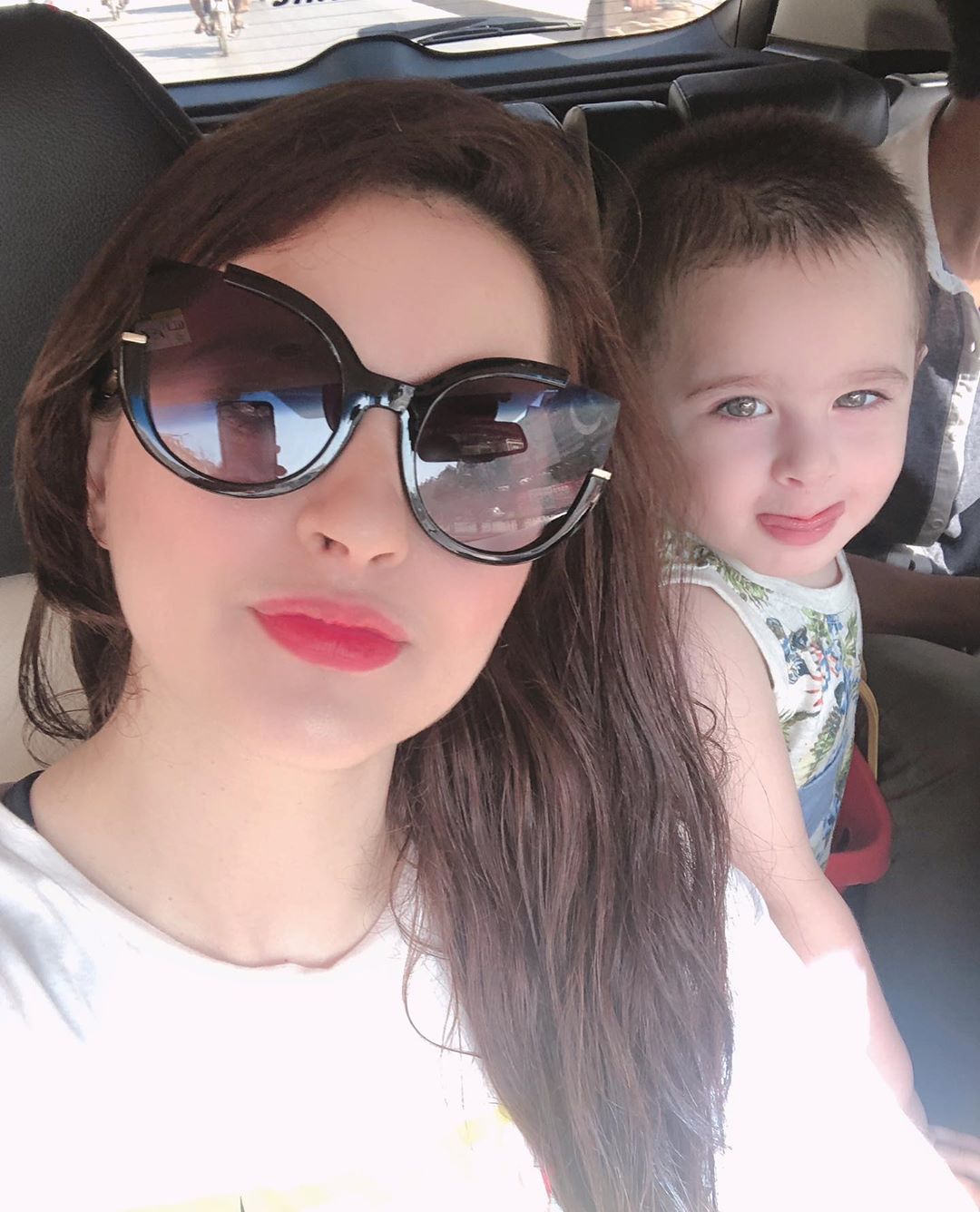 Fatima Effendi and Kanwar Arsalan Pictures from Beach