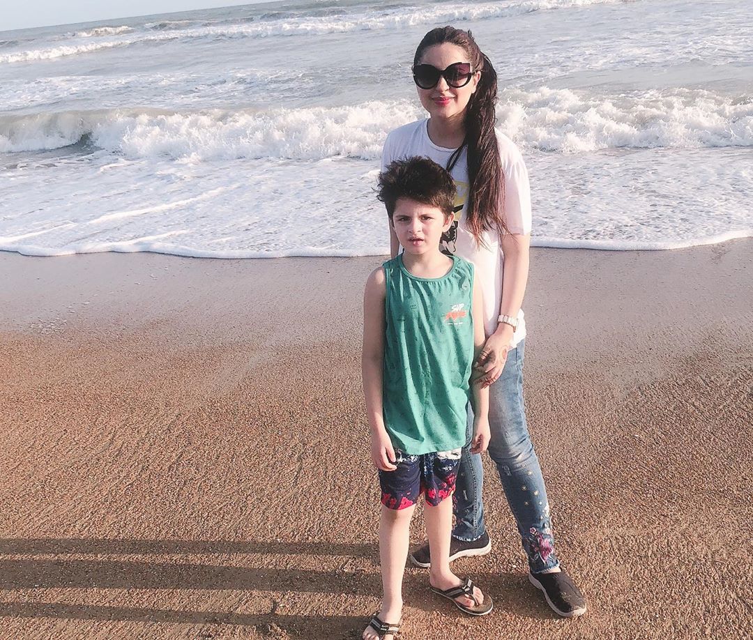Fatima Effendi and Kanwar Arsalan Pictures from Beach