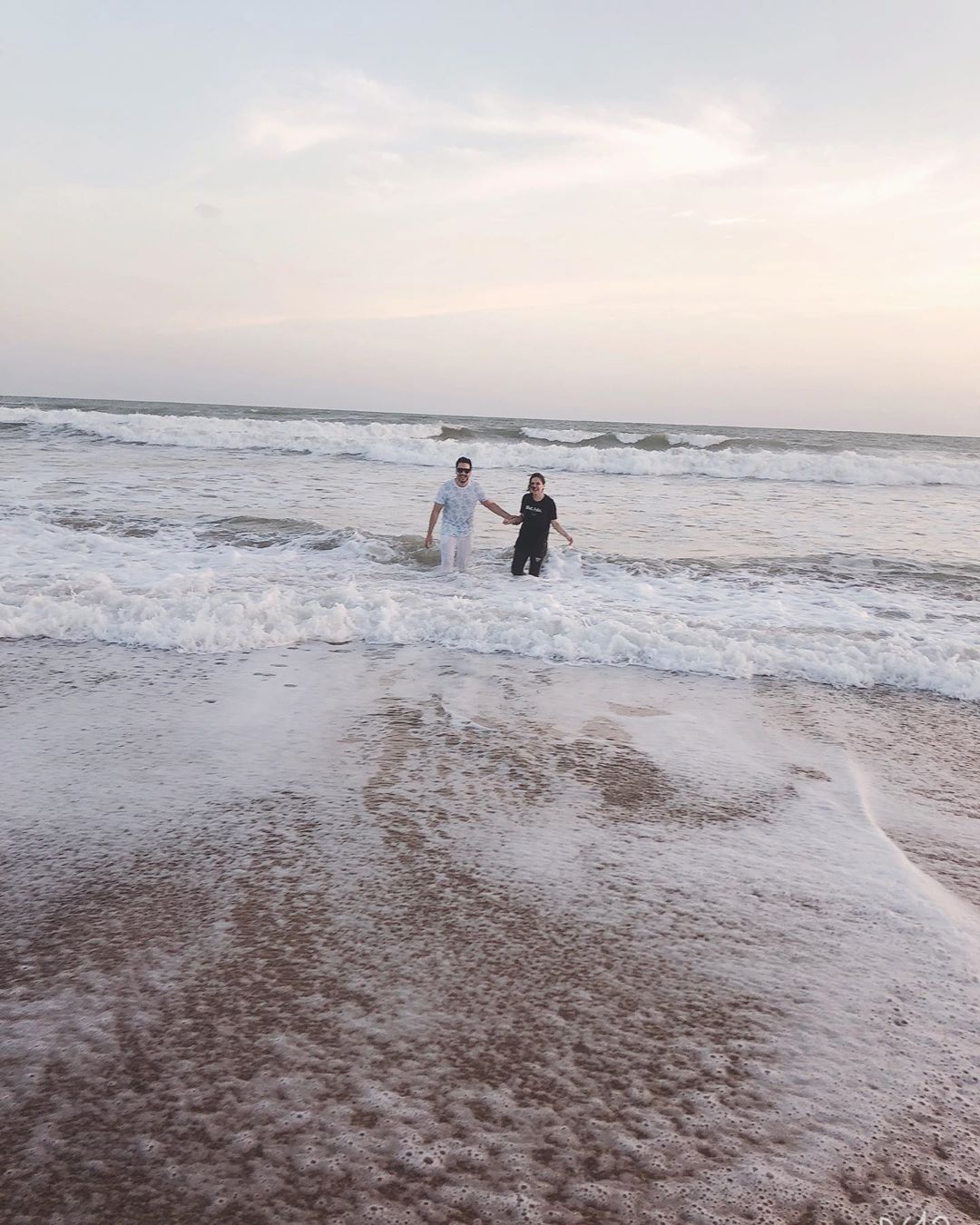 Fatima Effendi and Kanwar Arsalan Pictures from Beach