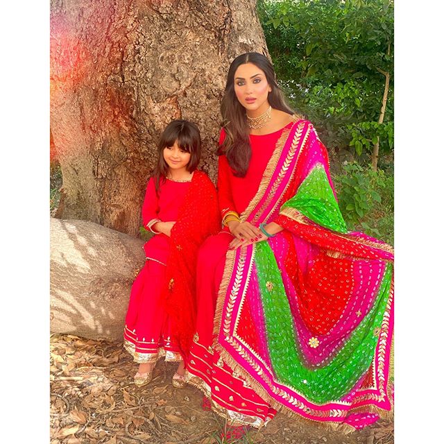 Fiza Ali And Her Daughter Recite Nasheed