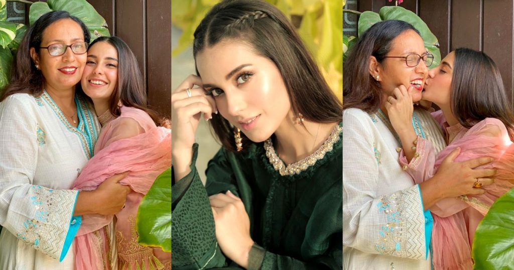 Iqra Aziz Beautiful Clicks with her Mother