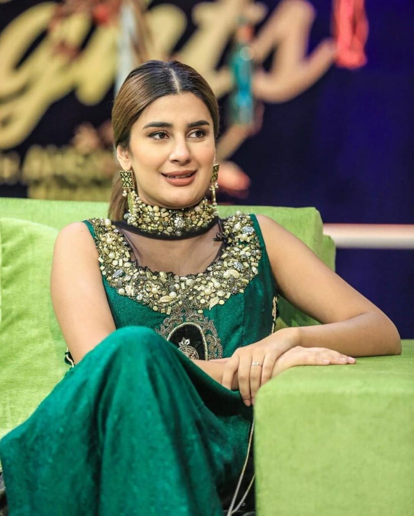 Gorgeous Kubra Khan's Pictures From The Sets Of Bol Nights With Ahsan Khan