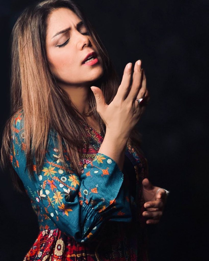 Hadiqa Kiani Looks Ravishing In Faiza Saqlain's Ensemble