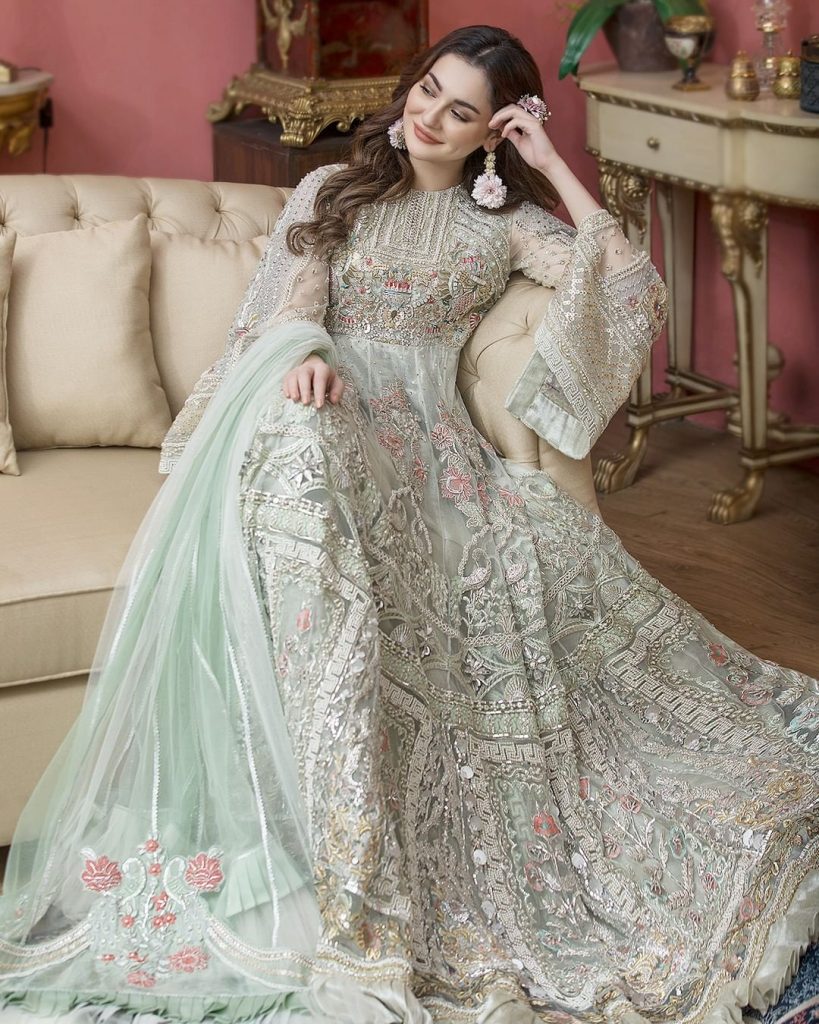 Hania Amir Looks Magnificent In Latest Shoot | Reviewit.pk