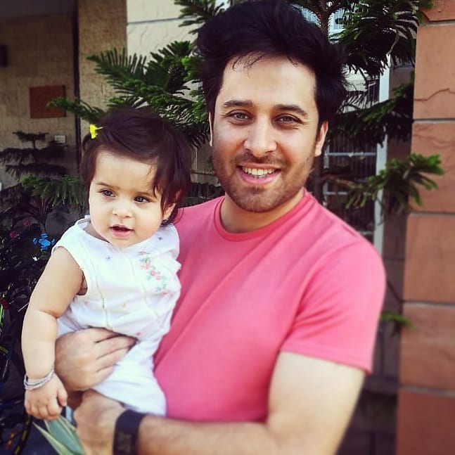 Haroon Shahid Jamming With Daughter - Adorable Video