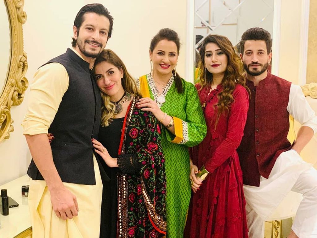 Here Are Happy Pictures Of Saba Faisal With Her Family